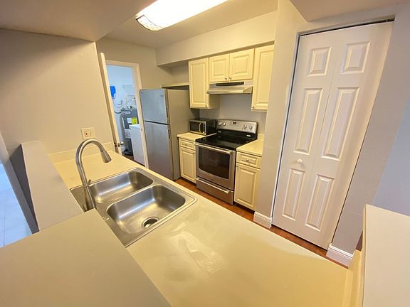 4th image of 3020 Parkway Blvd APT 303