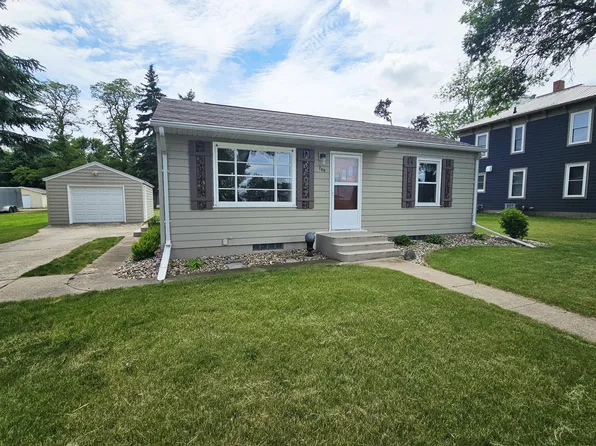 709 2nd St SW, De Smet, SD 57231