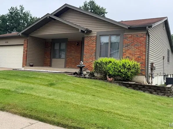 1030 Timberwood Trails Dr, Florissant, MO 63031