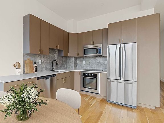 5th image of 5-12 51st Ave #4