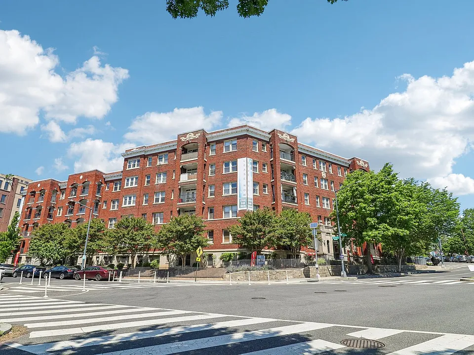 811 Quincy St NW