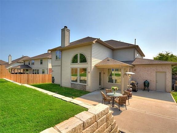 2nd image of 724 Rosemount Dr