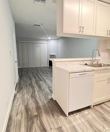 5th image of 19951 Roscoe Blvd #121