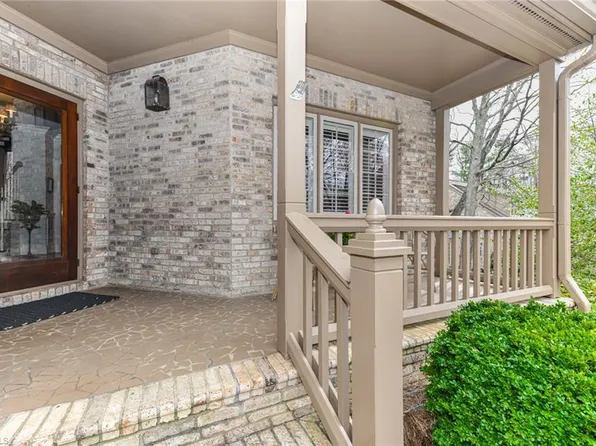 9 Sturbridge Ln, Greensboro, NC 27408