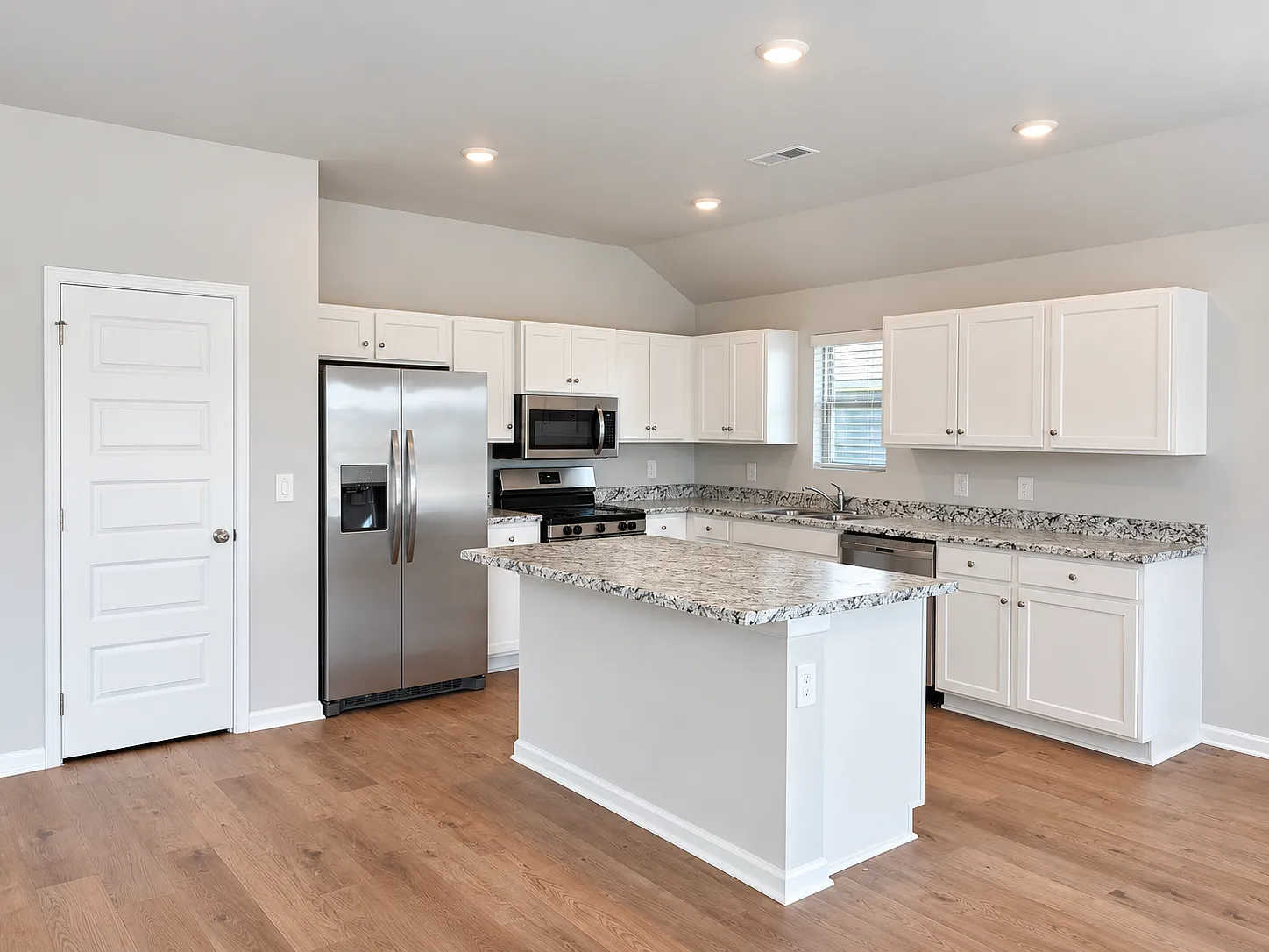 4 bed, 1852 sqft, $1,950 — Photo 4