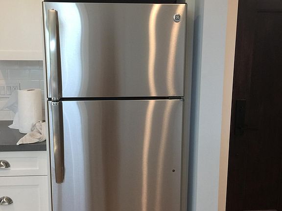 Full Size Refrigerator (GE)