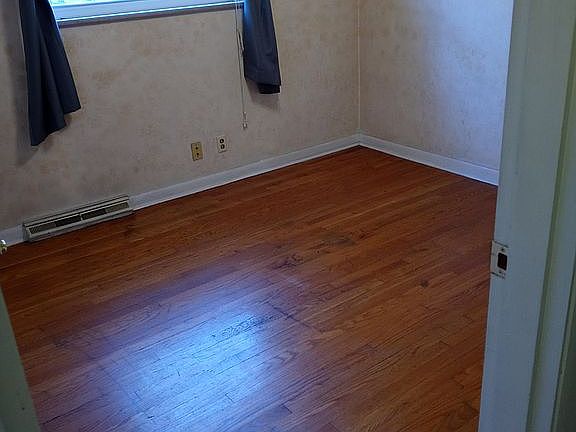 3rd image of 640 Wayskin Dr