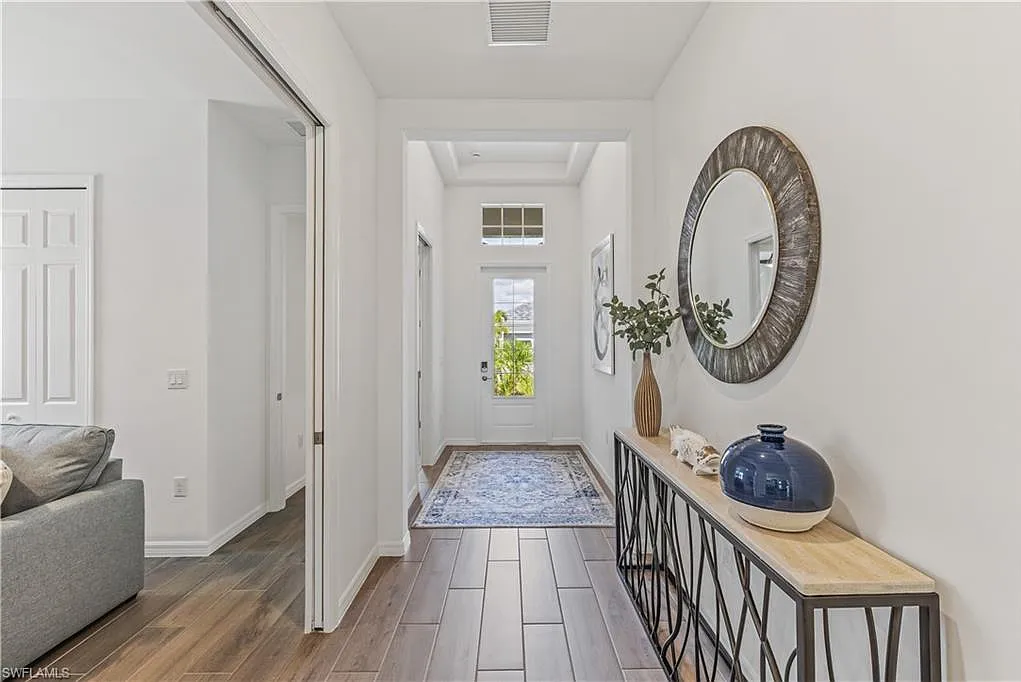 3 bed, 3.0 bath, 2247 sqft, $10,000 — Photo 3