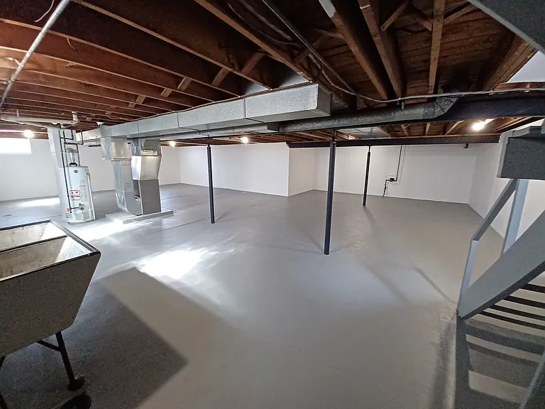 21 E & West Rd — Photo 15