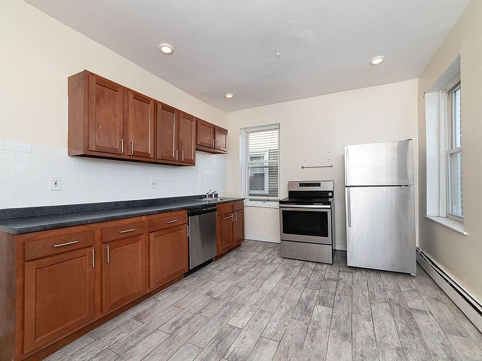 1st image of 25 Chester St APT 4