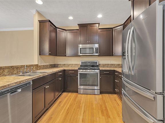 5th image of 104 Centennial Dr
