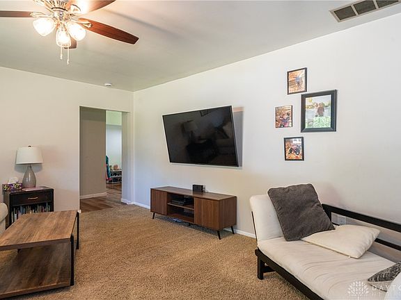 4th image of 4010 Willow Creek Dr