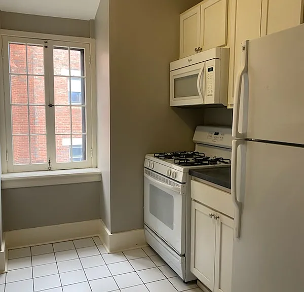 130 Gibbs St #4 — Photo 3