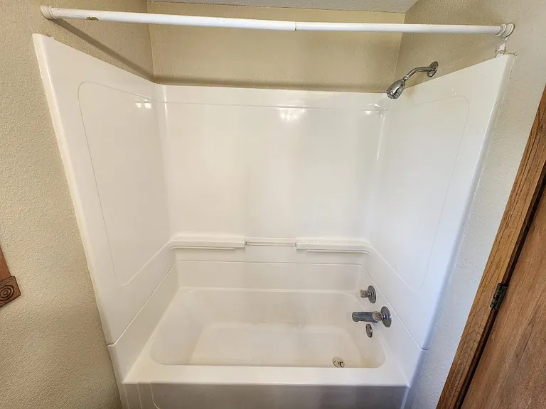 Shower/Tub