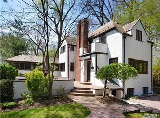 25 Willow Dr, Port Washington, NY 11050