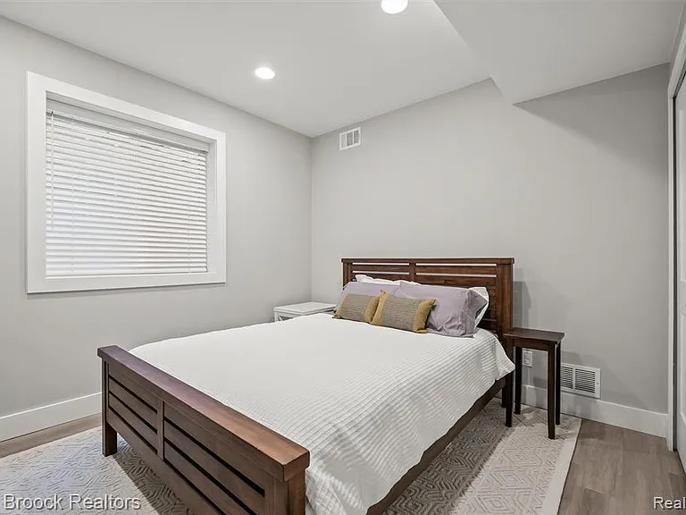 402 N Alexander Ave — Photo 25