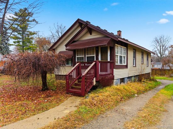 42 Pingree Ave, Pontiac, MI 48342