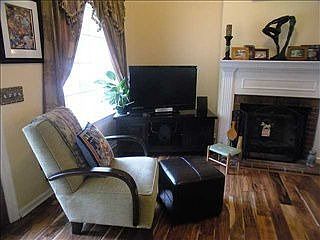 3rd image of 10 Glenrock Ln