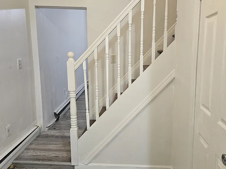 14 Oriental St — Photo 16
