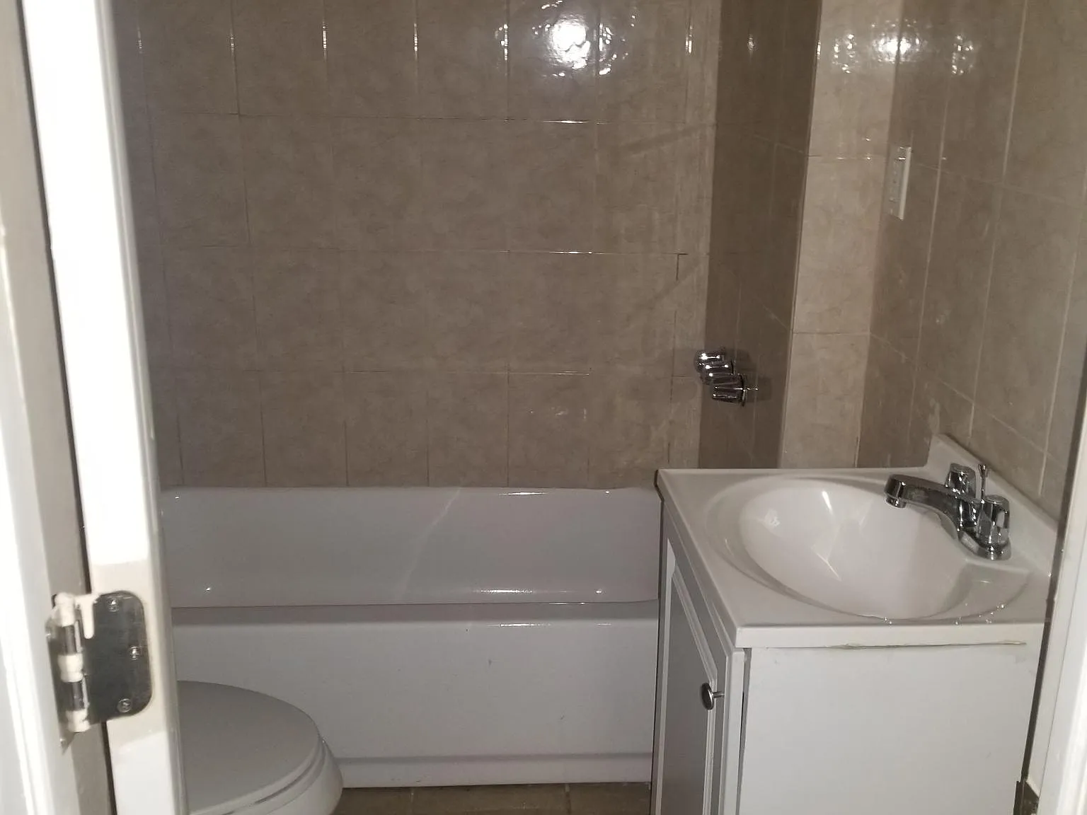 1 bed, 650 sqft, $1,200 — Photo 3