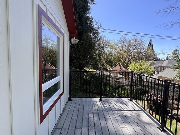 4th image of 503 1/2 S Auburn St