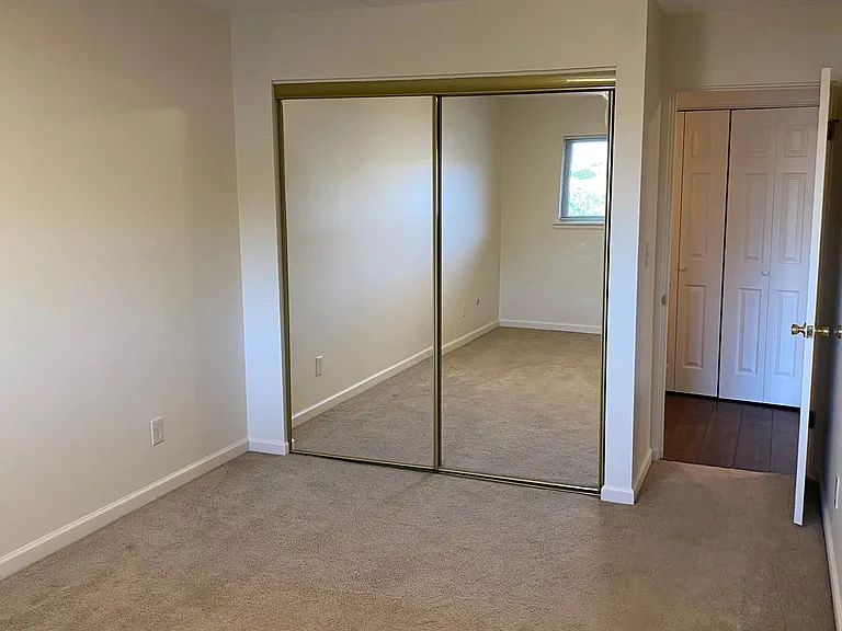 400 W Roy St #401 — Photo 13