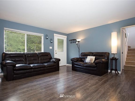 3rd image of 1033 Loganberry Ln