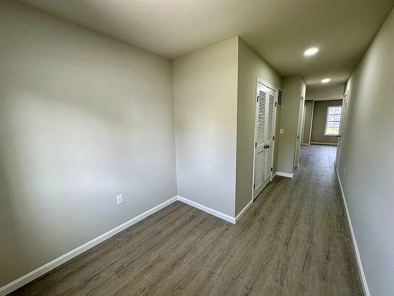 226 Rojan Rd — Photo 27