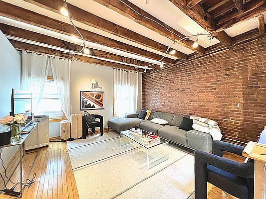 1st image of 135 Reade St #1