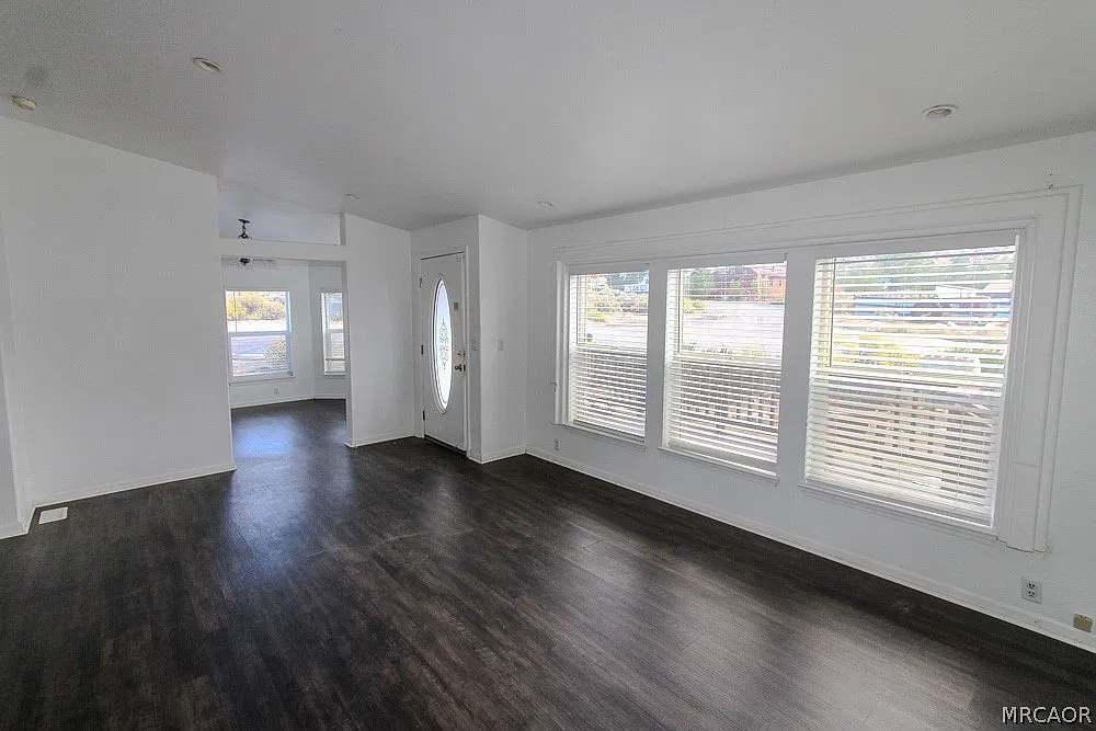 3 bed, 2.0 bath, 1592 sqft, $2,000 — Photo 4