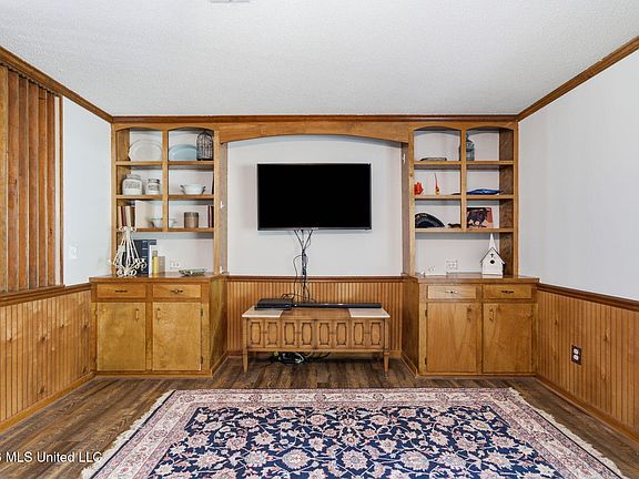 3rd image of 906 Williamsburg Rd