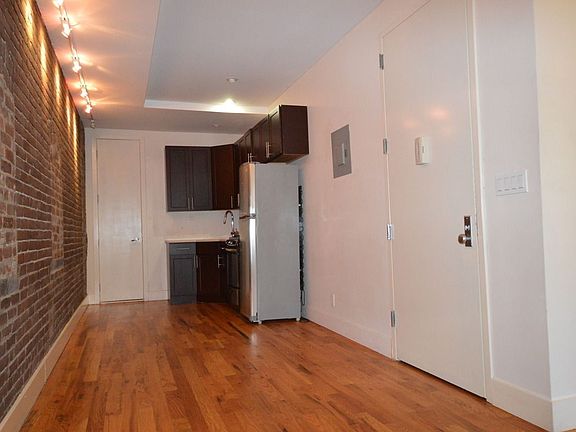 3rd image of 161 Maujer St APT 2A