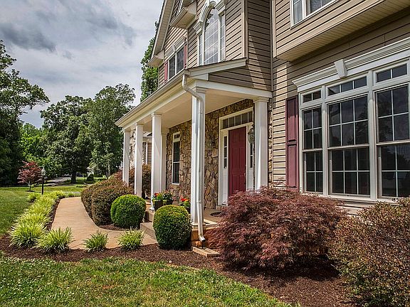 3rd image of 17107 Reid Hill Dr
