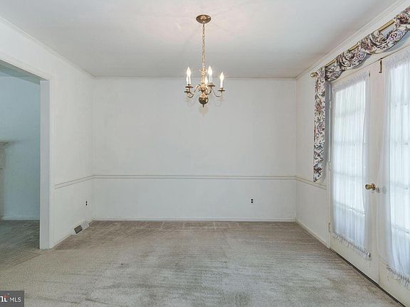 4th image of 1008 Spain Dr