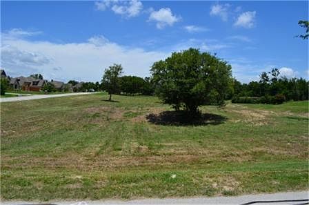 1st image of 5000 Oak Mill Dr