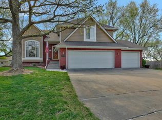 215 N Pinecrest Ct, Andover, KS 67002