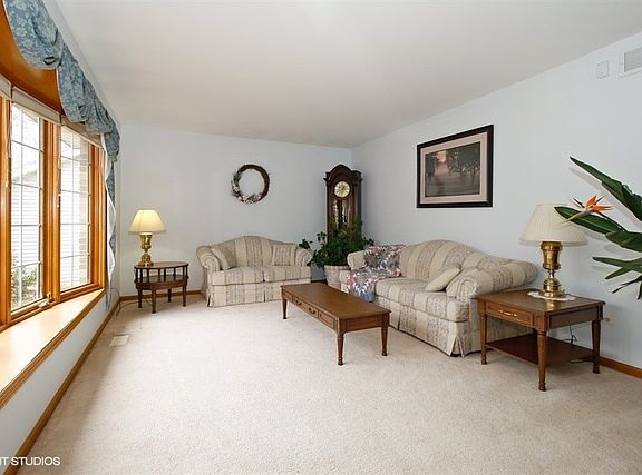 4th image of 16601 Edgewood Dr