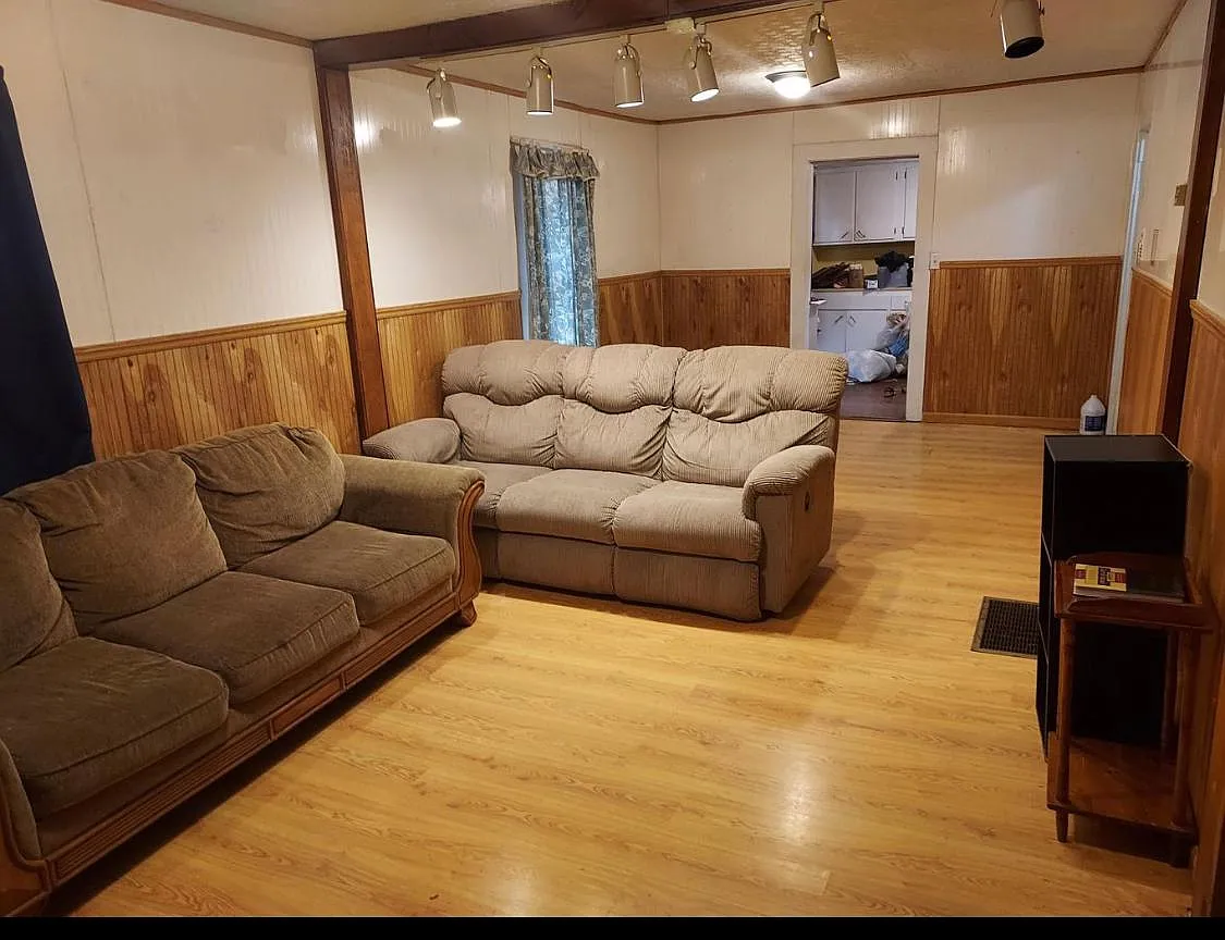 3916 Memorial Blvd — Photo 3