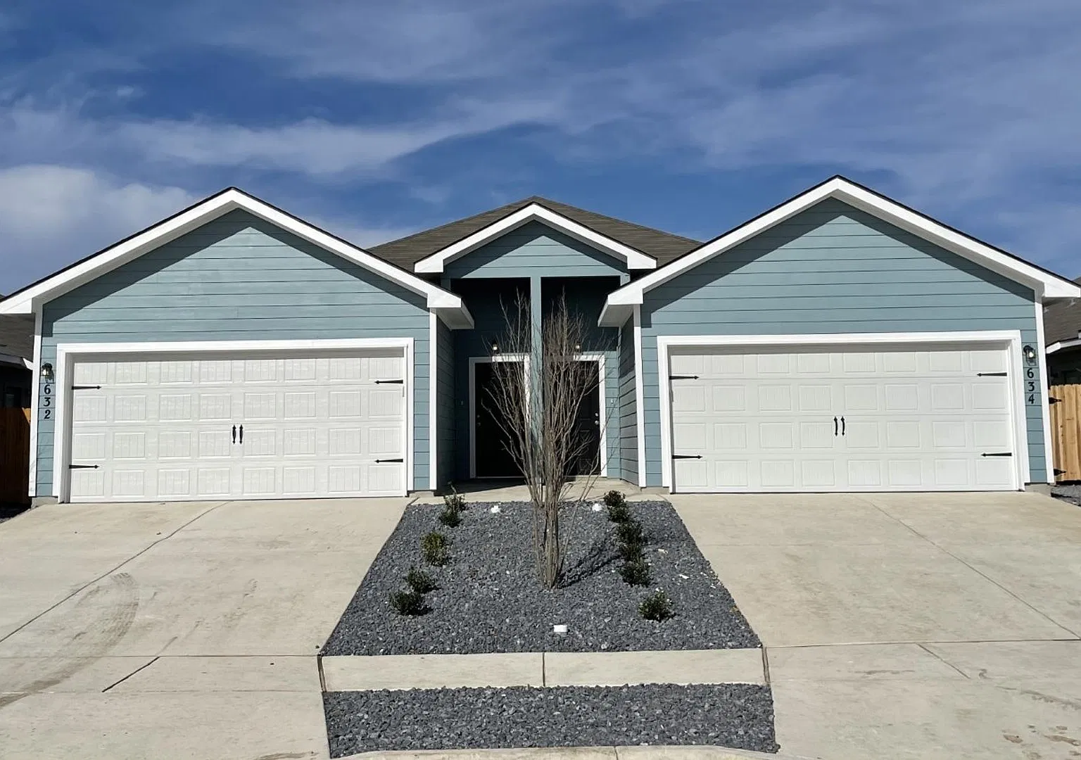 Luxury 3/2 Duplex in Navarro ISD, Seguin, TX — Photo 2