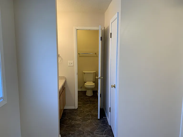 601 E Main St #6 — Photo 7