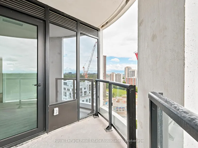 25 Cordova Ave #1812 — Photo 30