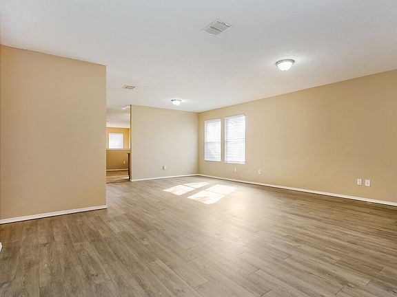 5th image of 2613 Cresthaven Dr