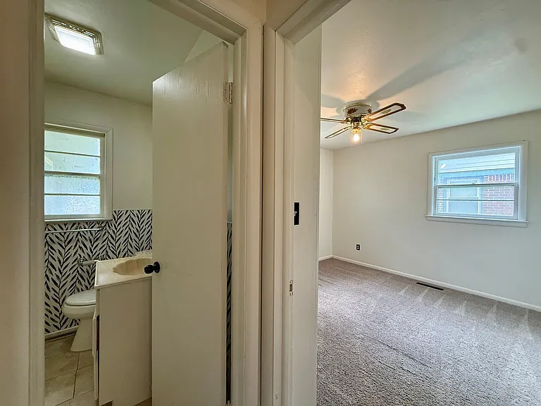 348 S Derby Ave — Photo 4