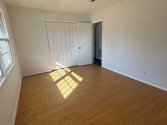 5th image of 300 Longwood Ln Unit 1-A