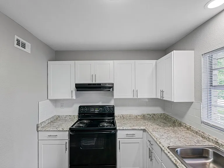 Uptown Apartments — Photo 30