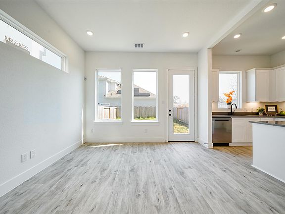 4th image of 8107 Calhoun Rd