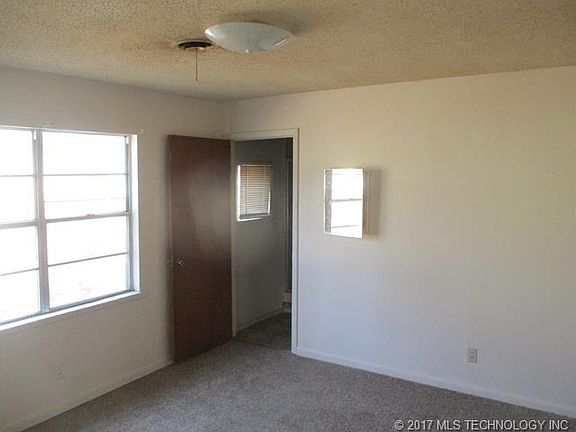 4th image of 301 W Ottawa Ave