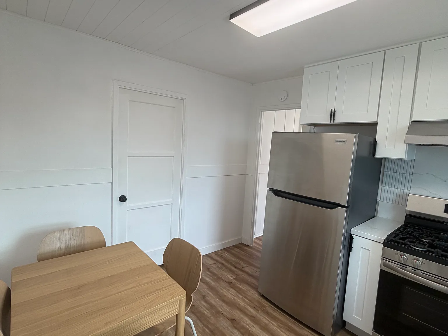 3 bed, 850 sqft, $3,400 — Photo 2