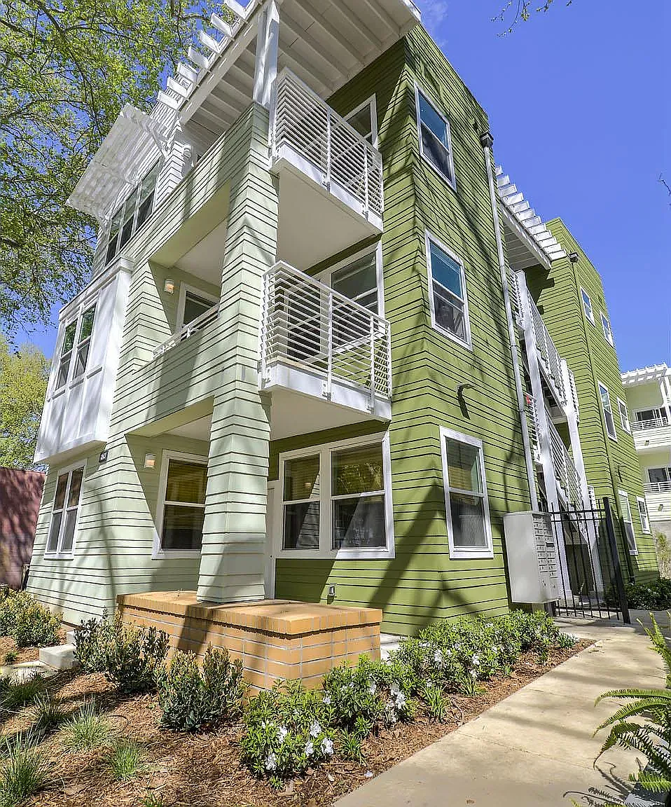 2 bed, 932 sqft, $2,595 — Photo 1