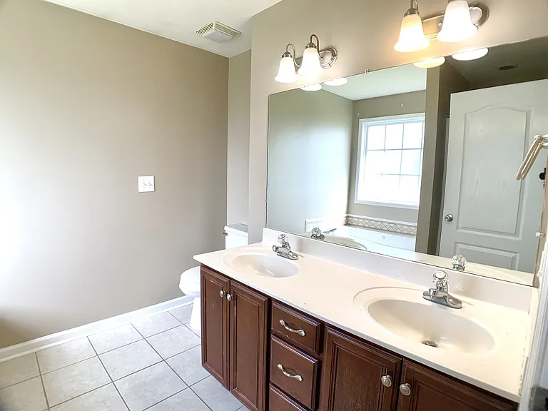 1724 Flagstone Dr — Photo 11
